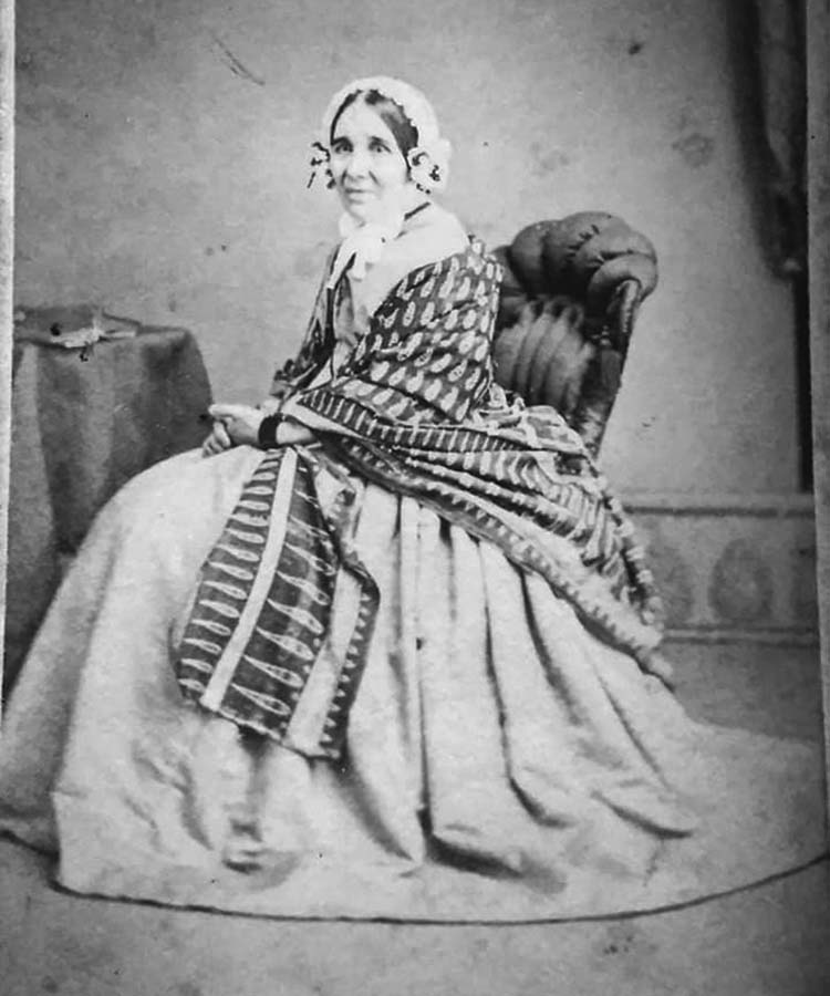 Studio portrait of a seated figure wearing a pine pattern shawl c. 1860s. Photo from author’s own collection
