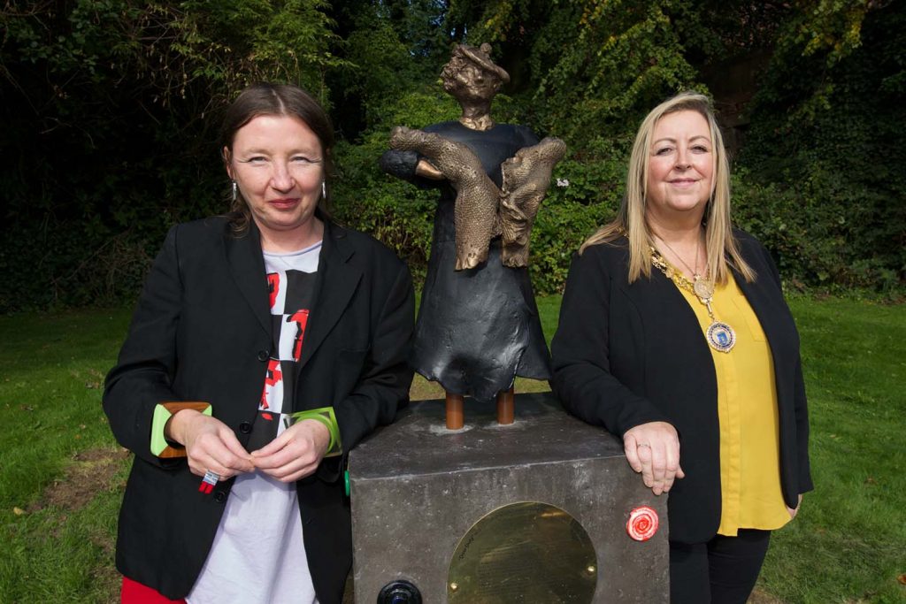 Artist Mandy McIntosh with Provost Lorraine Cameron
